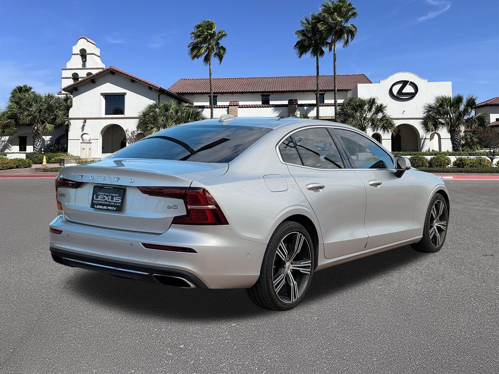 Used 2022 Volvo S60 B5 Inscription w/ Advanced Package FWD image 2