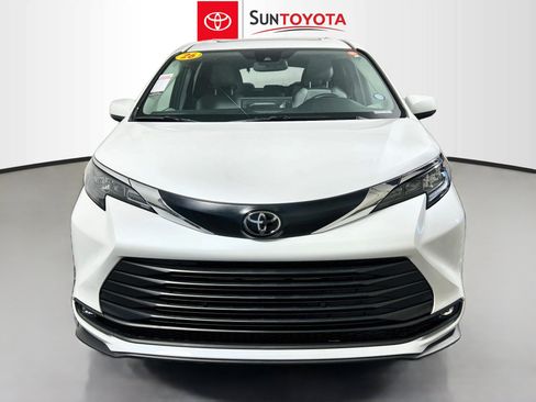 Used 2026 Toyota Sienna XLE FWD image 10