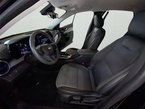 Used 2025 Chevrolet Trax LT FWD image 28