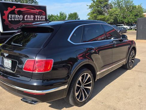 Used 2017 Bentley Bentayga AWD/4WD image 5