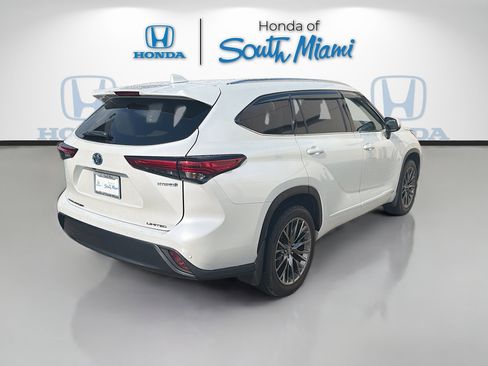 Used 2022 Toyota Highlander Limited image 7