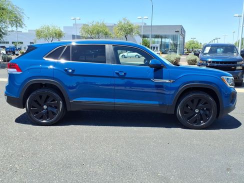 Certified 2025 Volkswagen Atlas Cross Sport SE FWD image 8