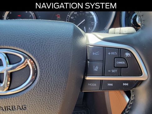 Used 2022 Toyota Highlander Platinum AWD/4WD image 25