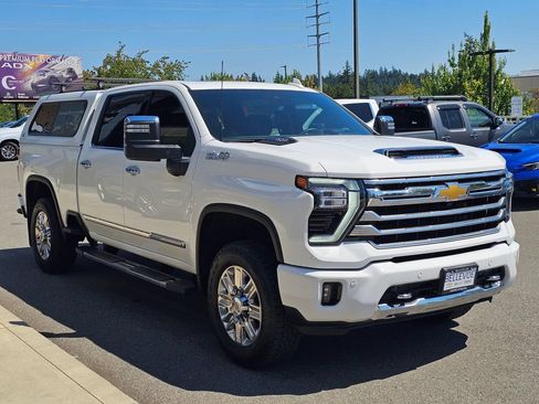 Used 2025 Chevrolet Silverado 2500 High Country w/ High Country Premium Package AWD/4WD image 7