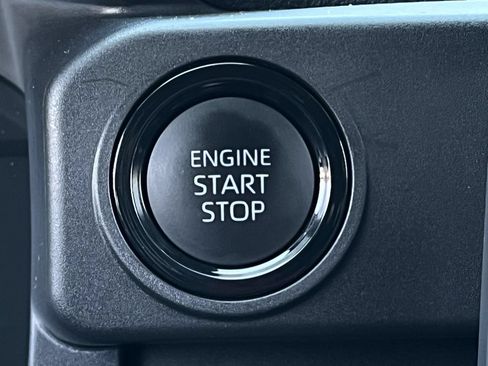 Used 2025 Toyota Tacoma SR5 AWD/4WD image 19