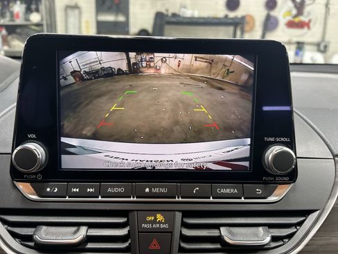 Used 2024 Nissan Altima 2.5 SV image 16