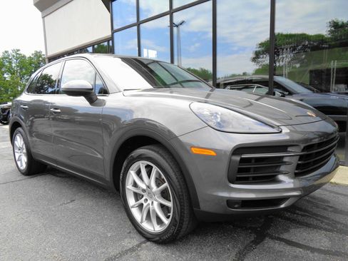 Used 2022 Porsche Cayenne AWD/4WD image 3