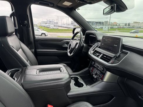 Used 2022 Chevrolet Suburban Z71 w/ Luxury Package AWD/4WD image 18