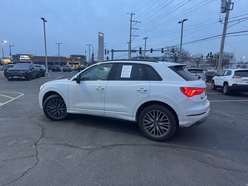 Used 2023 Audi Q3 2.0T Premium w/ Convenience Package image 3
