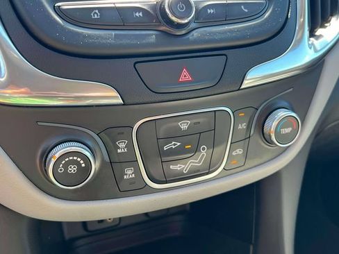 Used 2018 Chevrolet Equinox LT FWD image 15