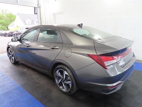 Used 2023 Hyundai Elantra SEL w/ Convenience Package FWD image 6
