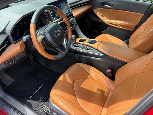 Used 2019 Toyota Avalon Limited w/ Advanced Safety Package FWD image 12
