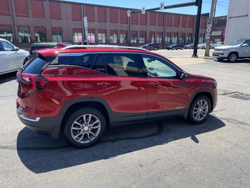 Used 2022 GMC Terrain SLT AWD/4WD image 7