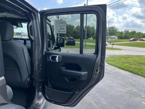 Used 2025 Jeep Wrangler Unlimited Sport AWD/4WD image 32