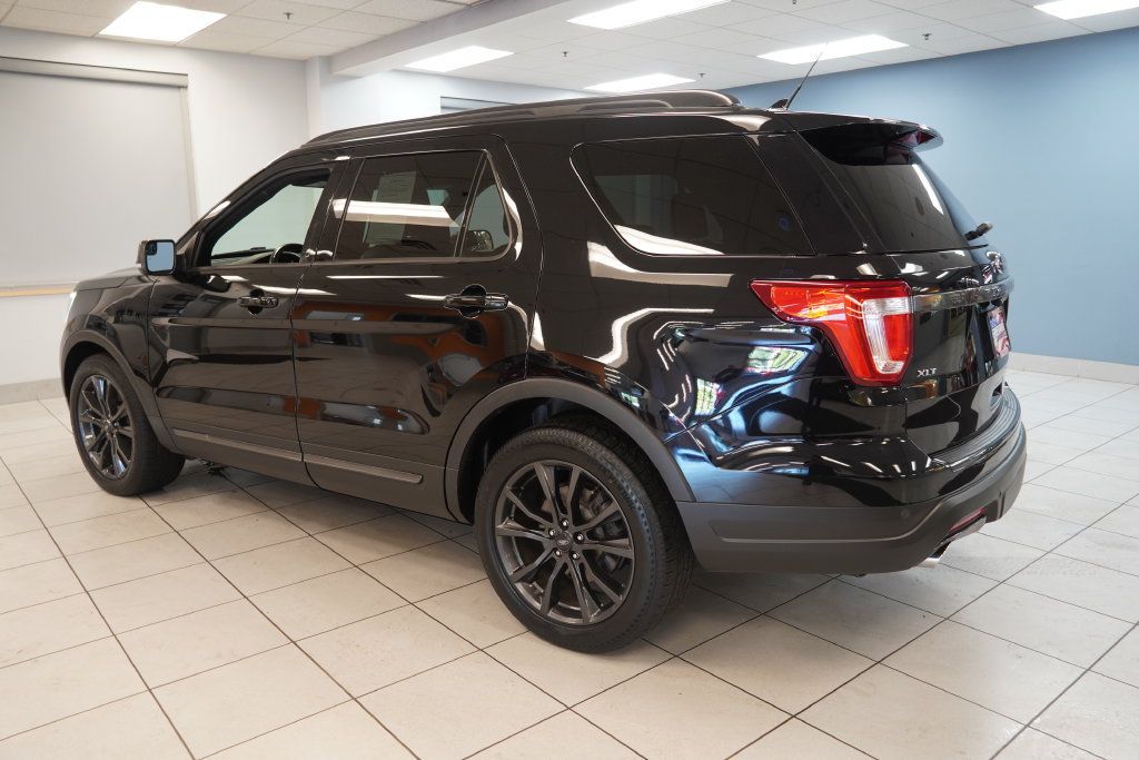Used 2018 Ford Explorer XLT w/ Equipment Group 202A FWD image 8