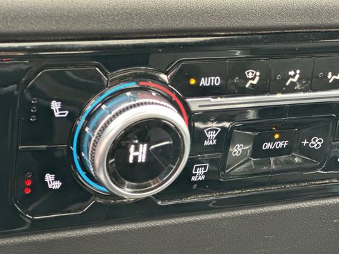 Used 2022 GMC Sierra 1500 Elevation w/ Elevation Premium Package image 28