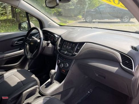 Used 2022 Chevrolet Trax LT w/ Driver Confidence Package AWD/4WD image 19