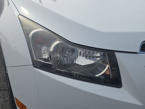 Used 2014 Chevrolet Cruze LS image 7