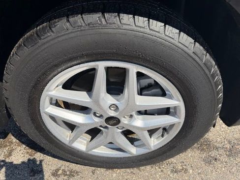 Used 2024 Ford Edge SEL w/ Convenience Package image 4