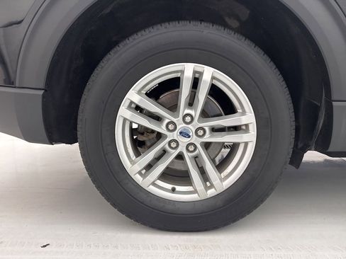 Used 2022 Ford Explorer XLT image 17