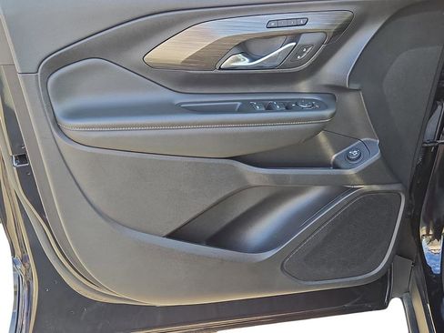 Used 2024 GMC Terrain SLT image 16