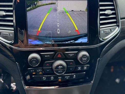 Used 2019 Jeep Grand Cherokee Altitude AWD/4WD image 19
