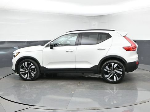 Used 2023 Volvo XC40 B5 Plus w/ Driver Assist Package AWD/4WD image 6