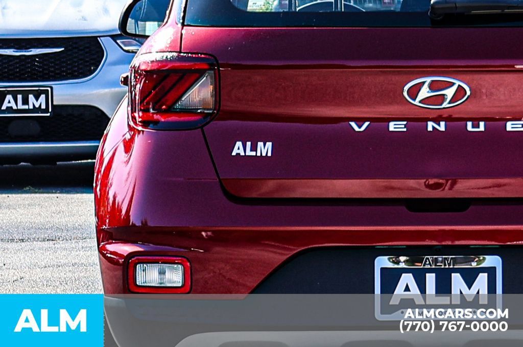 Used 2025 Hyundai Venue SEL FWD image 12