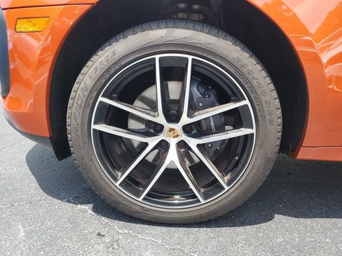 Used 2025 Porsche Macan AWD/4WD image 5