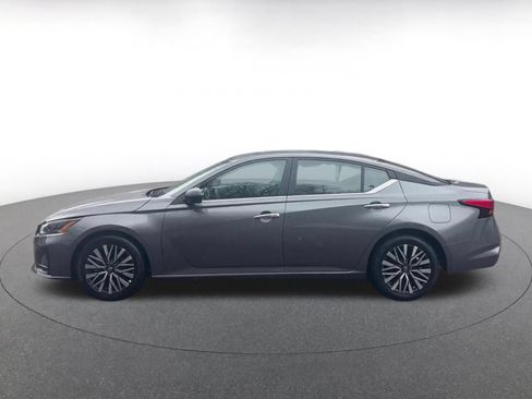 Used 2025 Nissan Altima 2.5 SV FWD image 7