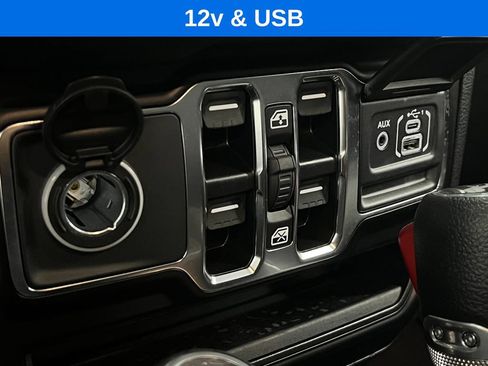 Used 2024 Jeep Wrangler Unlimited Sahara w/ Technology Group AWD/4WD image 22