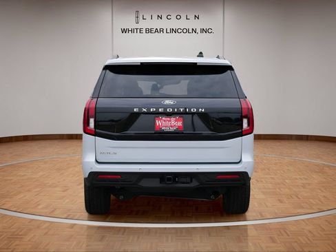 Used 2025 Ford Expedition Active AWD/4WD image 6
