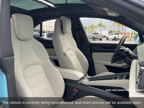 Used 2025 Porsche Macan 4S Electric AWD/4WD image 15