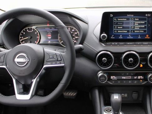 New 2025 Nissan Sentra SV image 4