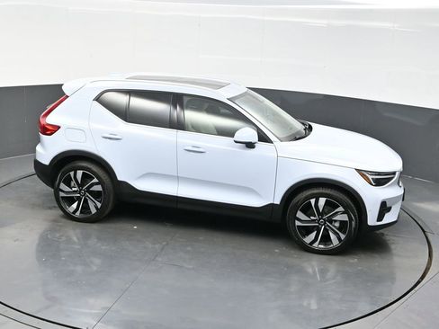 Used 2024 Volvo XC40 B5 Ultimate image 28
