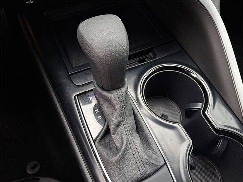 Used 2020 Toyota Camry LE image 15