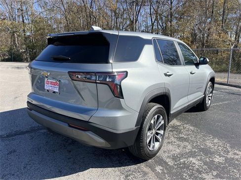 Used 2025 Chevrolet Equinox LT image 3