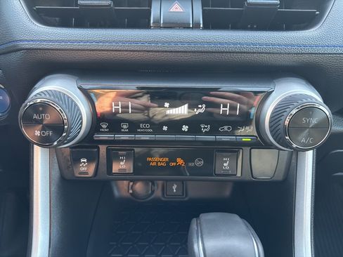 Used 2022 Toyota RAV4 SE w/ Convenience Package image 20