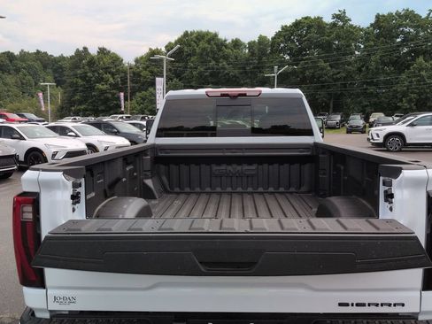 New 2026 GMC Sierra 3500 Denali Ultimate w/ LPO, Black Badging Package AWD/4WD image 23