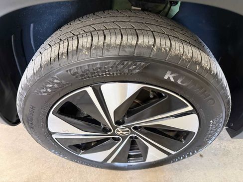 Certified 2026 Volkswagen Taos SE AWD/4WD image 8
