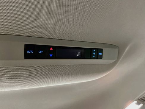 Used 2024 Toyota Sienna LE AWD/4WD image 24