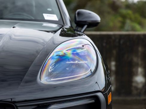 New 2026 Porsche Macan AWD/4WD image 17