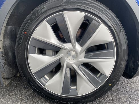 Used 2023 Tesla Model Y Long Range AWD/4WD image 14