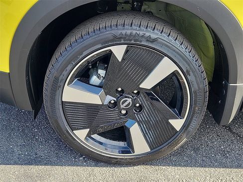 New 2025 Nissan Kicks SR image 16