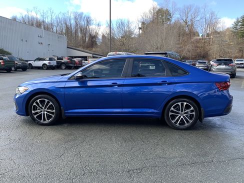 Used 2023 Volkswagen Jetta Sport image 7