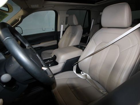 Used 2023 Ford Expedition Limited image 4