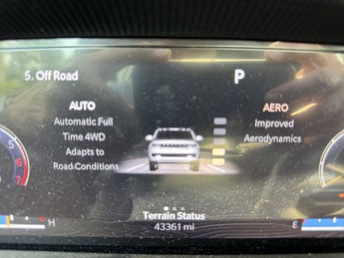 Used 2023 Jeep Wagoneer Series II w/ Convenience Group I AWD/4WD image 11