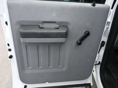 Used 2014 Ford F550 2WD Crew Cab Super Duty image 18