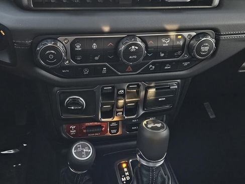 New 2026 Jeep Wrangler Unlimited Rubicon image 19