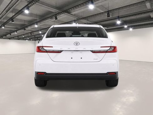Used 2025 Toyota Camry XLE FWD image 7